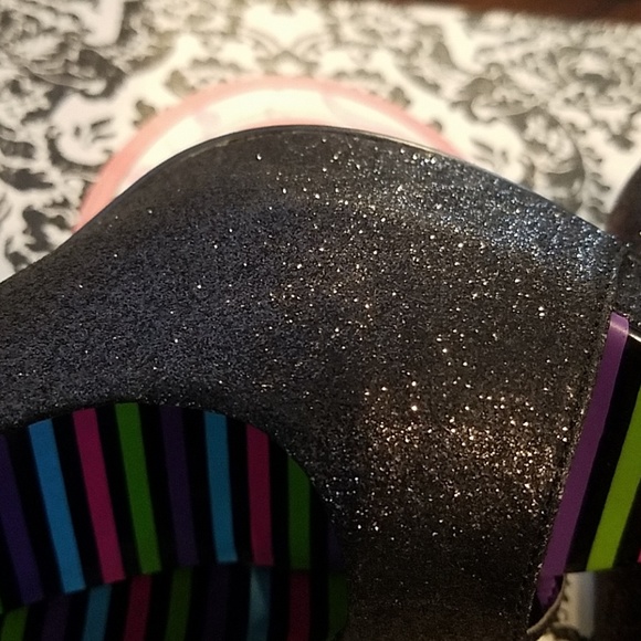 Too Fast Brand spike heel size 7 in black shimmer - Picture 5 of 5